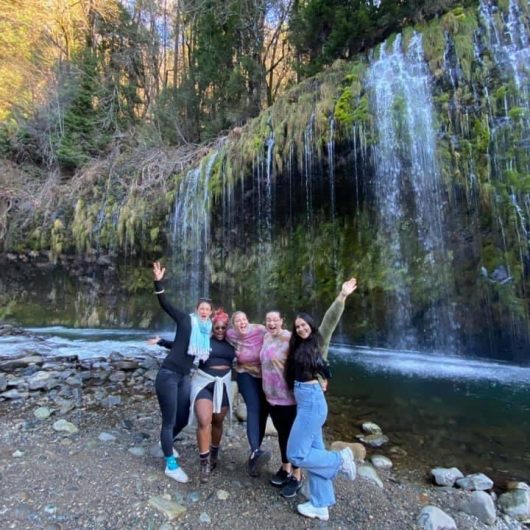 Waterfall mit Girls